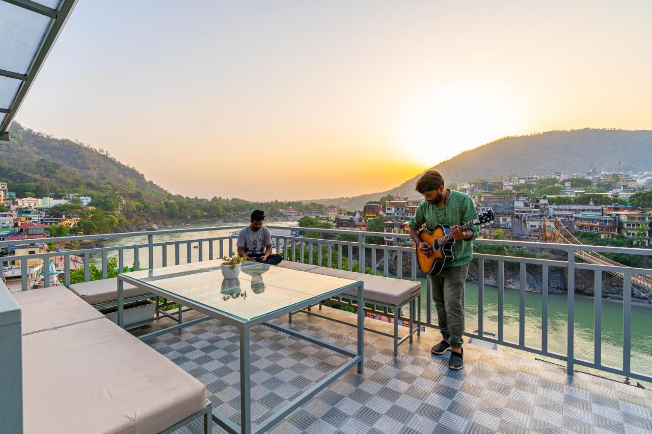 Madpackers Rishikesh Laxman Jhula Pansiyon Dış mekan fotoğraf