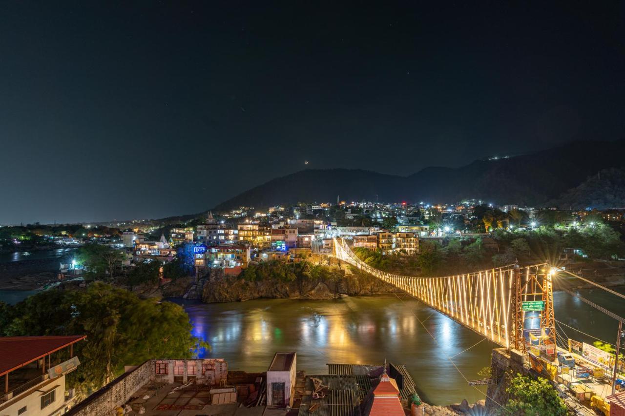 Madpackers Rishikesh Laxman Jhula Pansiyon Dış mekan fotoğraf