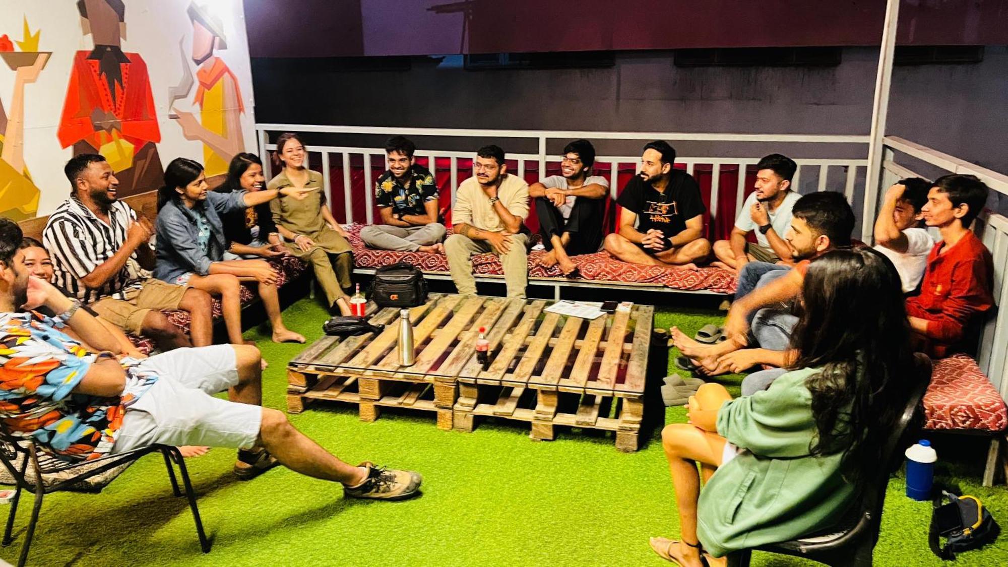 Madpackers Rishikesh Laxman Jhula Pansiyon Dış mekan fotoğraf