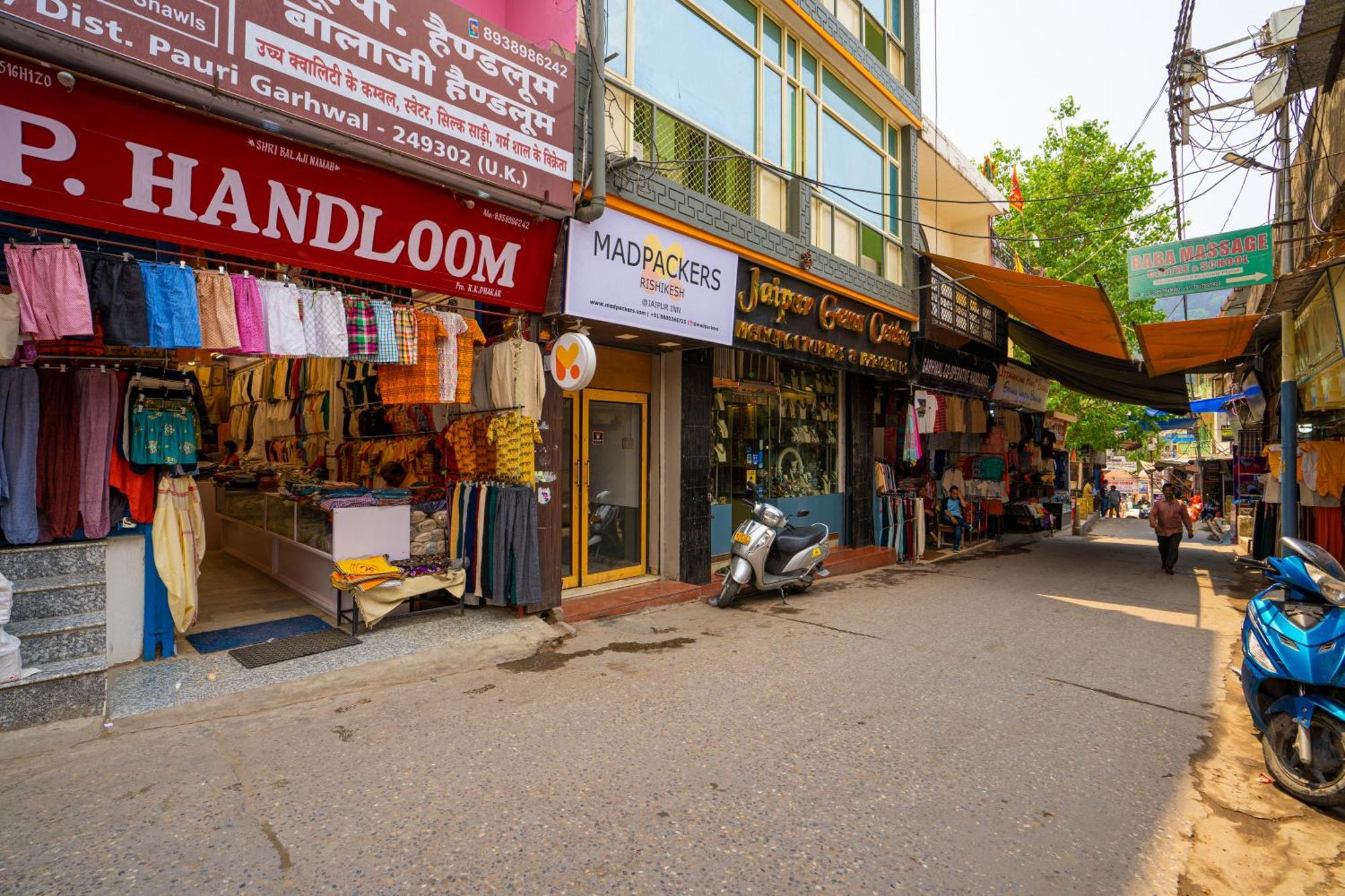 Madpackers Rishikesh Laxman Jhula Pansiyon Dış mekan fotoğraf
